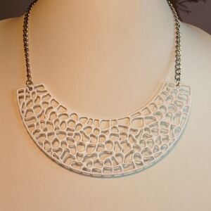 Paparazzi White and Silver Statement Necklace